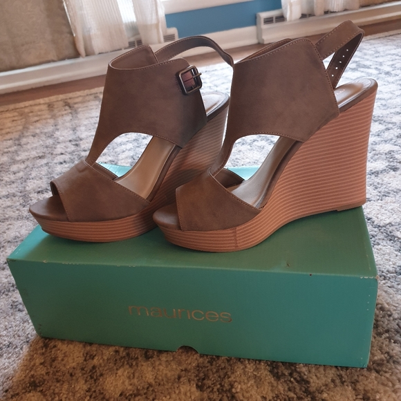 Maurice's Wedges - Picture 1 of 2